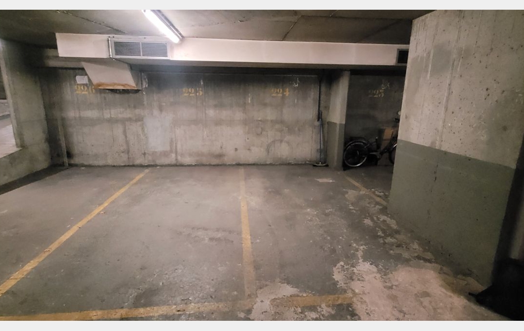 Annonces BAGNEUX : Garage / Parking | PARIS (75016) | 17 m2 | 60 000 € 